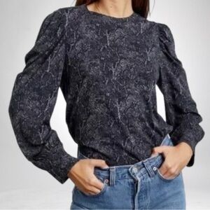 Rails Fitted Puff Sleeve Blouse in Gray and Black